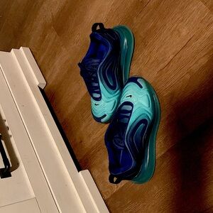 blue and teal Nike air mx 
Size us 7